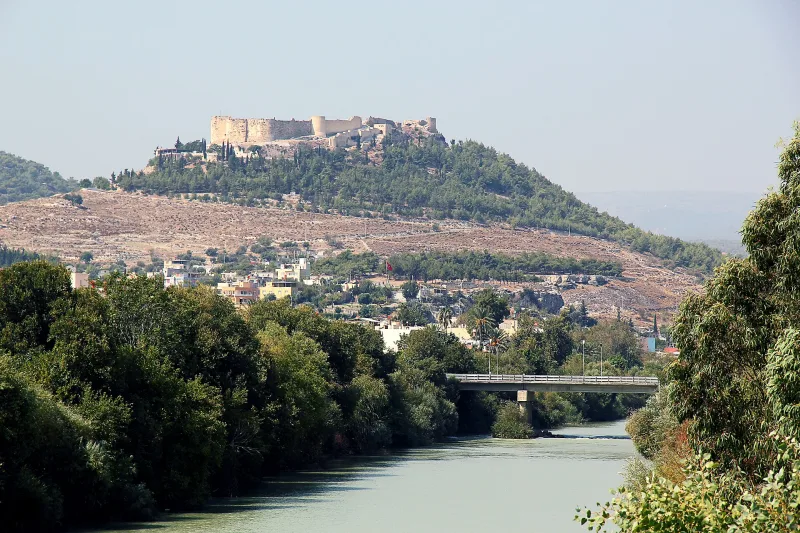 Zamek w Çeşme (Çeşme Castle) — osmańska twierdza i muzeum nad Morzem Egejskim