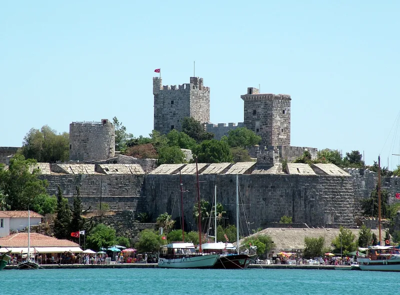 Zamek w Çeşme (Çeşme Castle) — osmańska twierdza i muzeum nad Morzem Egejskim