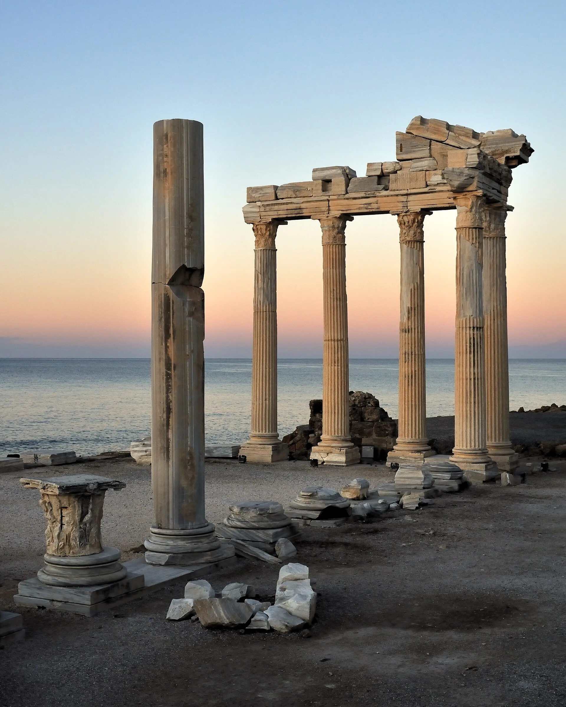 Side : la cité antique et le temple d'Apollon — guide touristique d'Antalya