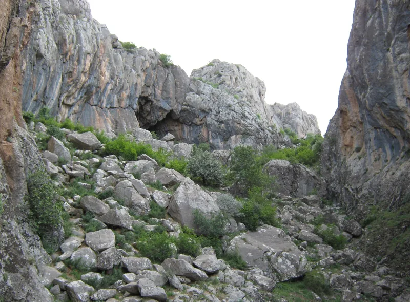 Tunel Tygrysu (Dicle Tüneli) — asyryjskie płaskorzeźby u źródeł Tygrysu