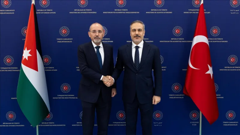 Министр Фидан обсудил ситуацию в Палестине с министром иностранных дел Иордании ас-Сафеди