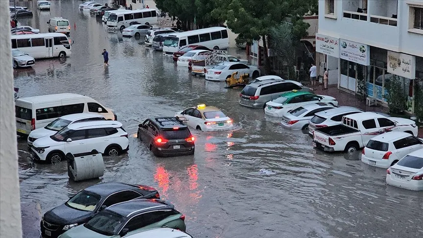 В странах Персидского залива проливные дожди и наводнения привели к гибели людей