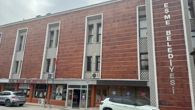 Burmistrz miasta Eşme, Tozan, oraz dwóch pracowników urzędu miasta zostało aresztowanych w ramach śledztwa w sprawie „przekupstwa”